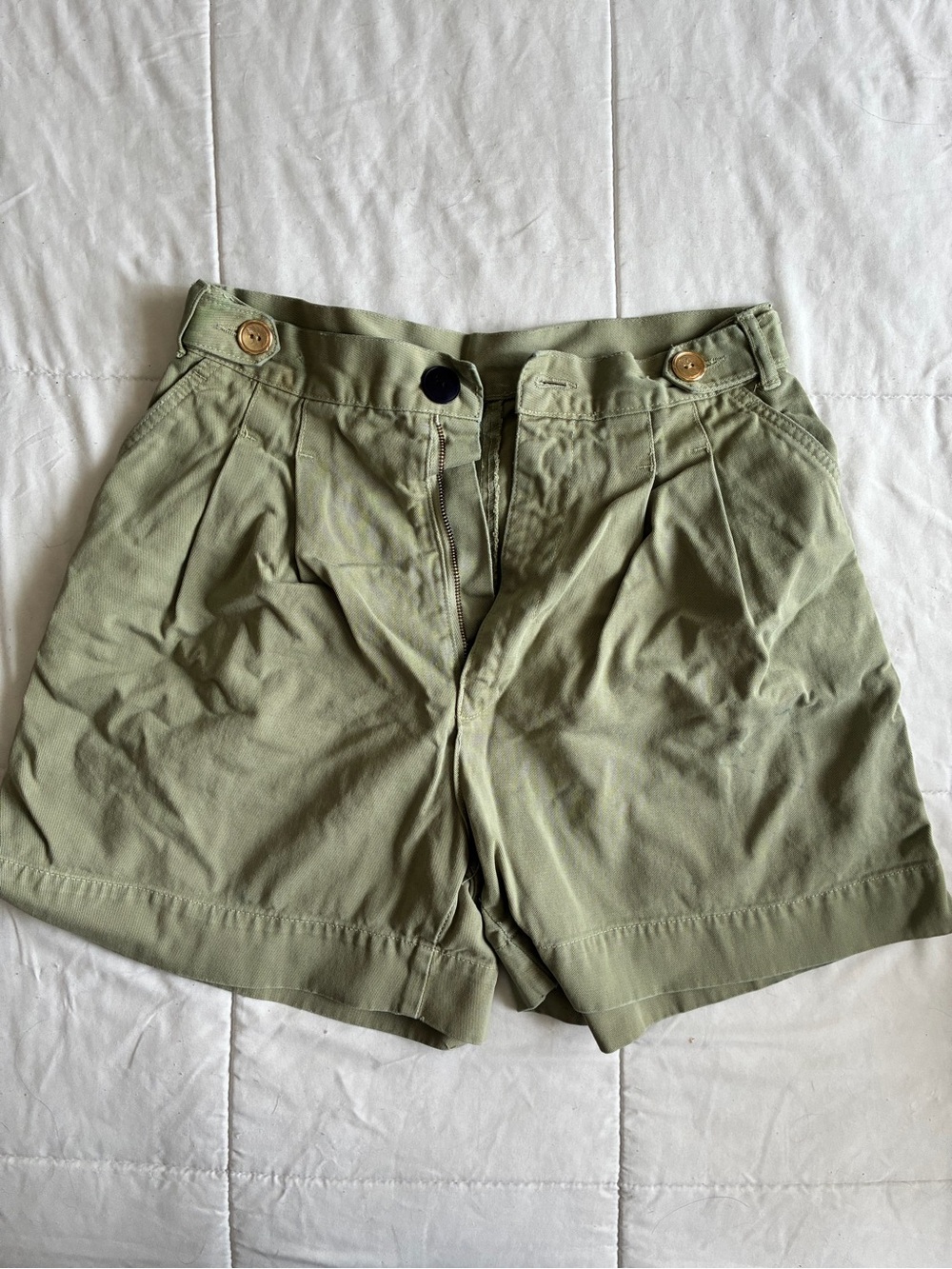 High-Rise Pleated Women's Bermuda Shorts in Olive